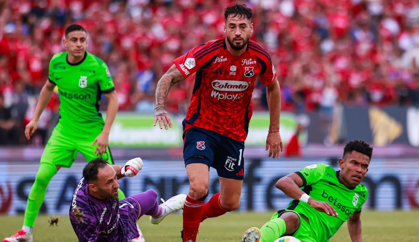 El resultado deja un sabor agridulce para Nacional que dejó escapar la victoria en los últimos minutos, mientras que Medellín celebró el empate como un triunfo. Foto: Manuel Saldarriaga Quintero.