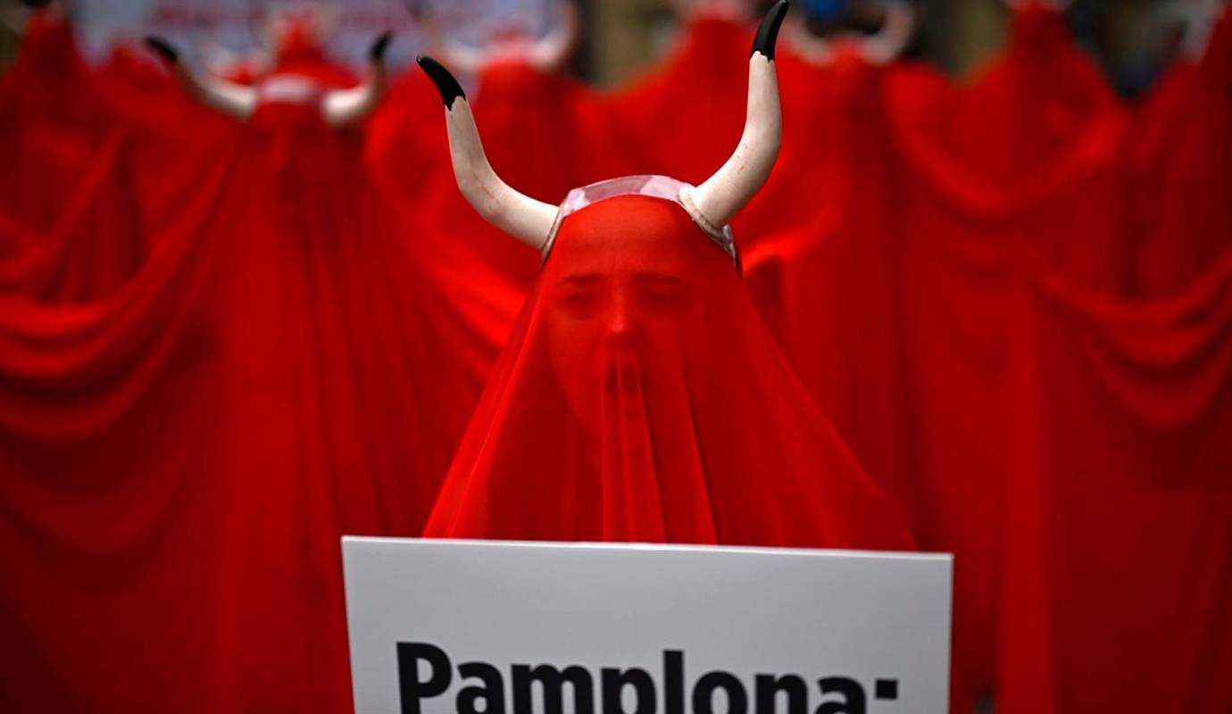 La movilización, con motivo de la fiesta, reclama poner fin a los encierros por las calles de la ciudad y a las corridas de toros. Foto : Getty