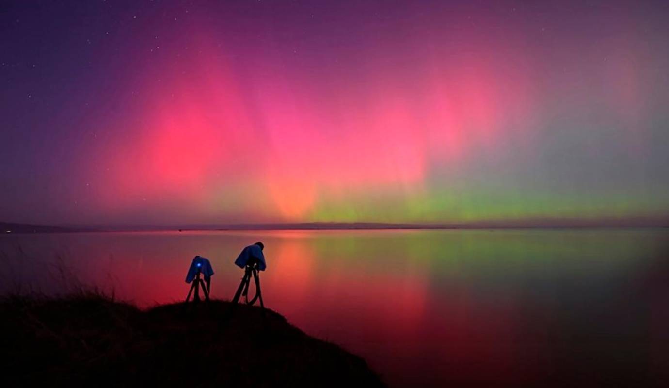 NZELANDA. La poderosa tormenta solar extrema provocó un raro espectáculo de la aurora boreal. Foto: AFP