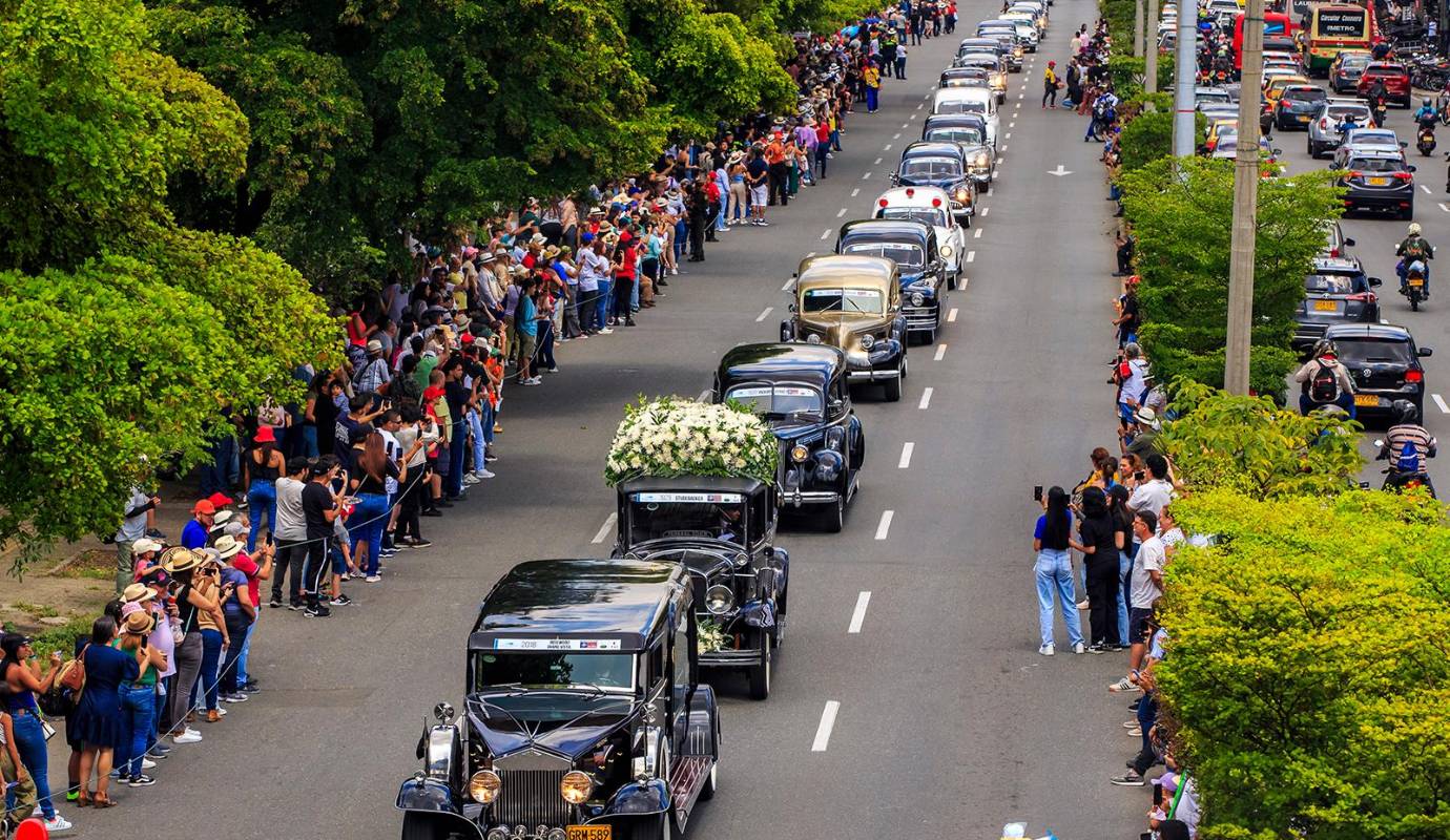 Las calles de Medellín se llenaron de Autos Clásicos y Antiguos, celebración que llegó a la versión número 27, un evento que se ha consolidado como uno de los favoritos de la Feria de las Flores. Foto: Camilo Suárez