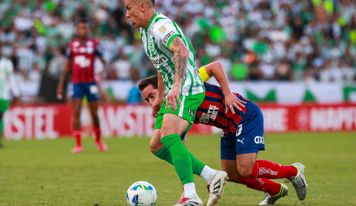 El partido, disputado este miércoles 14 de mayo, se caracterizó por la intensidad y la lucha constante en el mediocampo. El conjunto verde fue el que más buscó el arco rival. Foto: Manuel Saldarriaga Quintero.