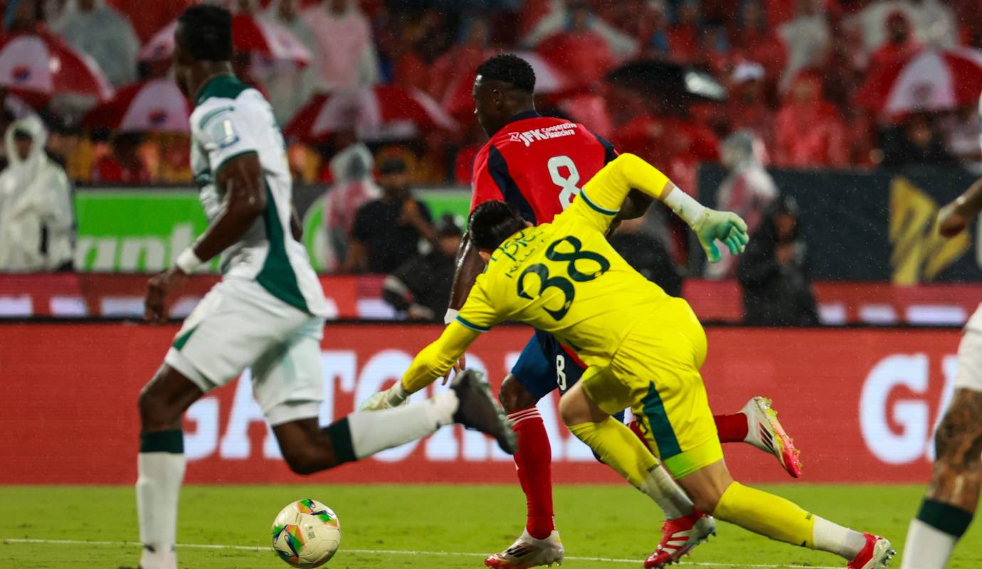 Independiente Medellín, líder de la Liga BetPlay, se topó con un rival que se plantó bien en defensa y con un arquero inspirado. Foto: Manuel Saldarriaga Quintero.