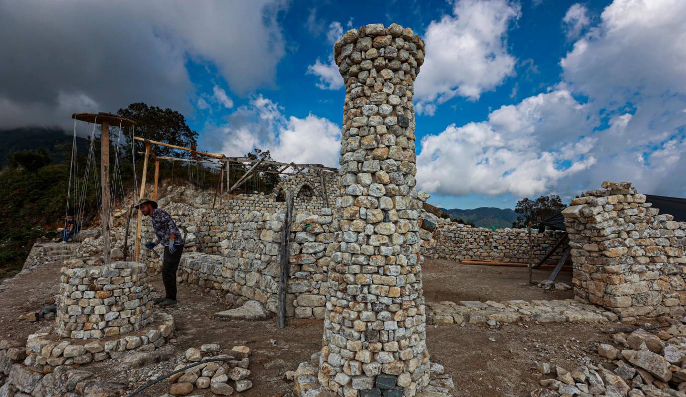 La enorme casa comenzó a construirse hace más de cuatro años en un lugar llamado el morro del Indio. Foto: Manuel Saldarriaga Quintero.