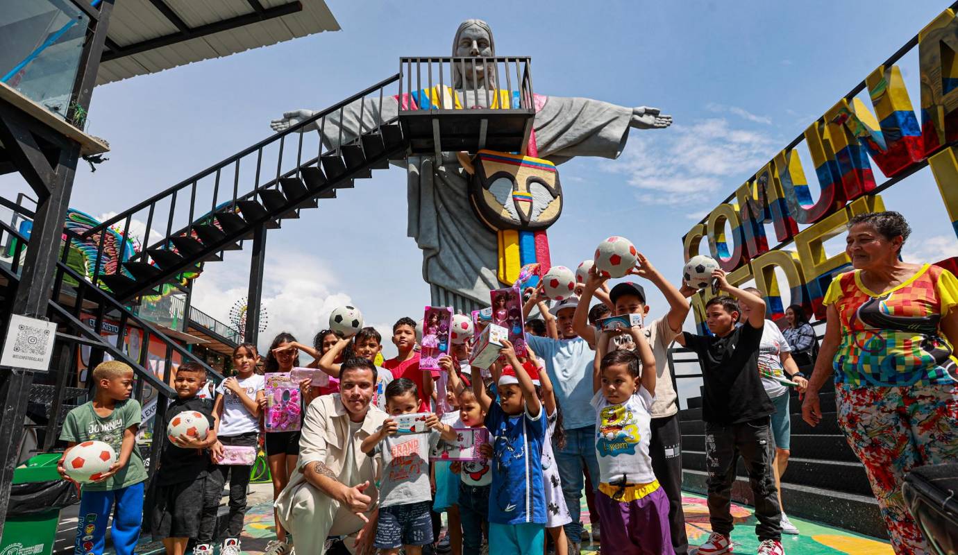 La escultura, elaborada con más de 1.400 piezas impresas en 3D y ensambladas con precisión, es un testimonio del talento y la creatividad de los ingenieros y artistas colombianos. Foto: Manuel Saldarriga Quintero.