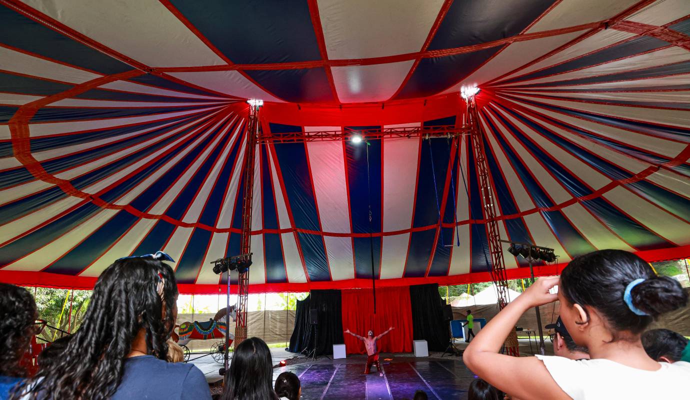 Este hito para el Circo Medellín no es solo la adquisición de una nueva estructura; es el símbolo de la perseverancia, la resiliencia y el amor por un arte milenario. Foto: Manuel s Quintero. 