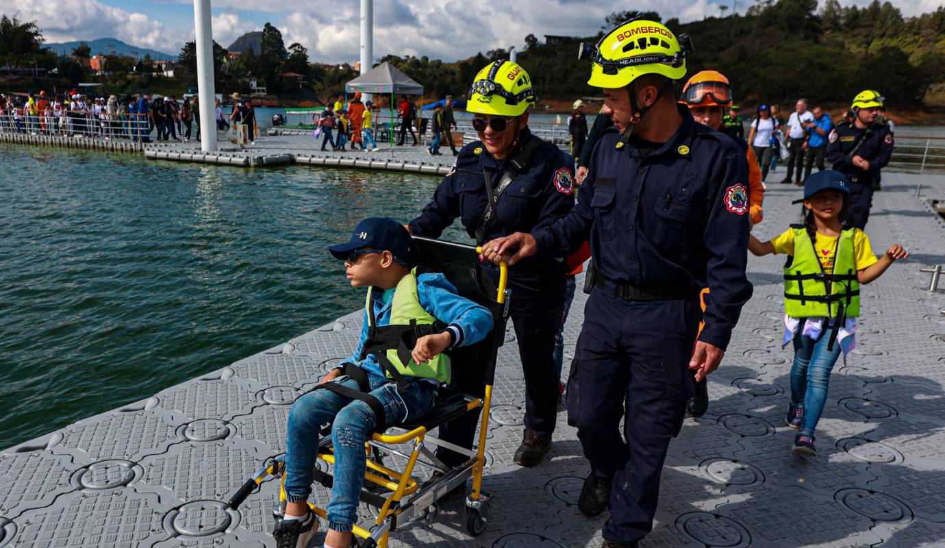 El recorrido llegó hasta el municipio de Guatapé, donde el embalse y la Piedra del Peñol se convirtieron en los protagonistas de esta experiencia mágica . Foto: Manuel Saldarriaga Quintero.