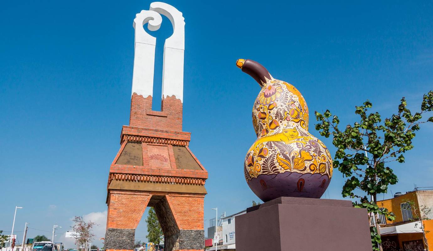 La cercanía con Guadalajara convierte a Tonalá en una visita obligada para quienes desean conocer una de las expresiones artesanales más importantes de México. Foto: Oficina de Visitantes y Convenciones de Guadalajara