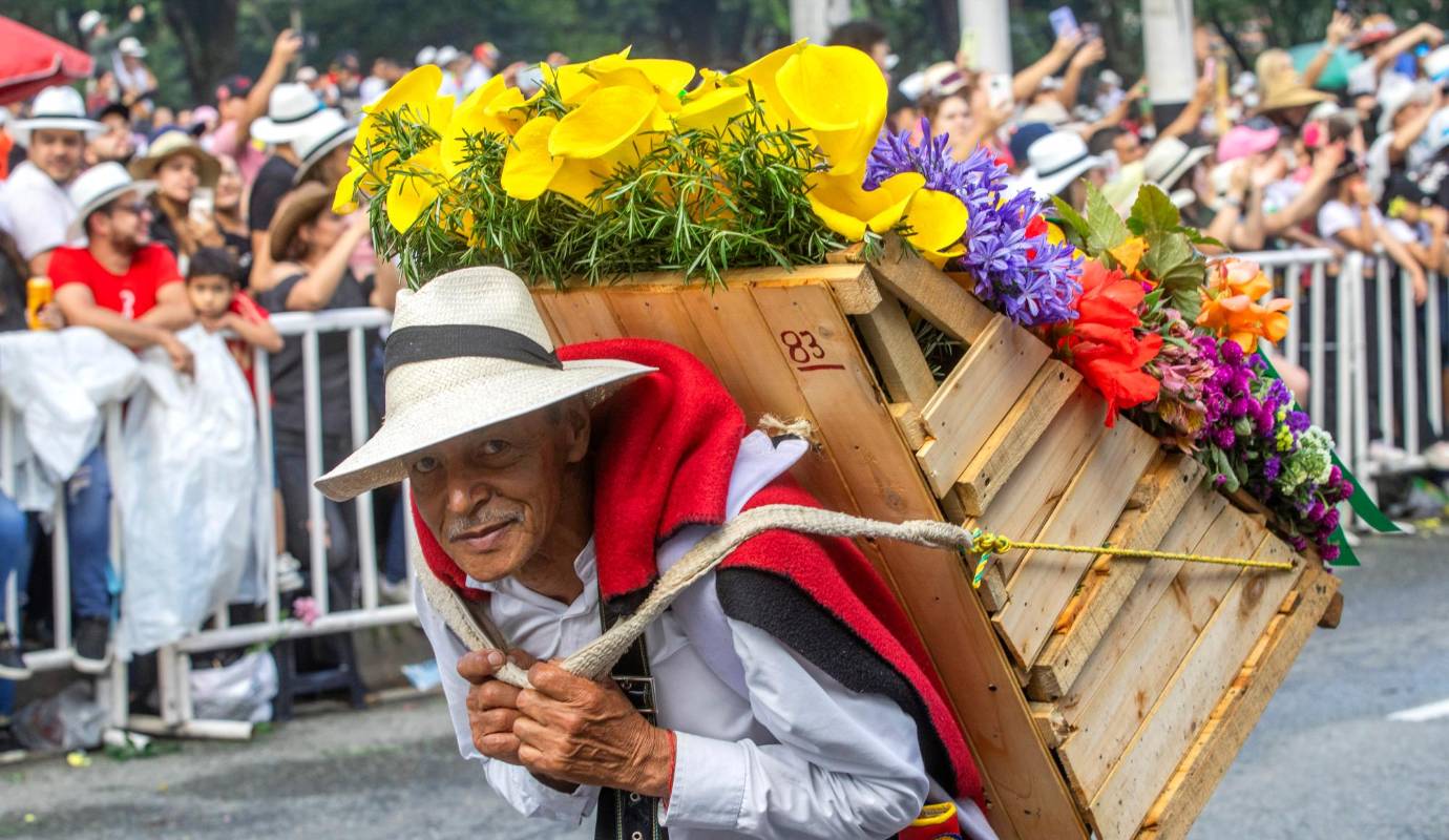  Rodrigo de Jesús Zapata Álzate, ganador en la categoría Tradicional, ahora hace parte de los nuevos reyes del Desfile de Silleteros 2024. Foto: Esneyder Gutiérrez 