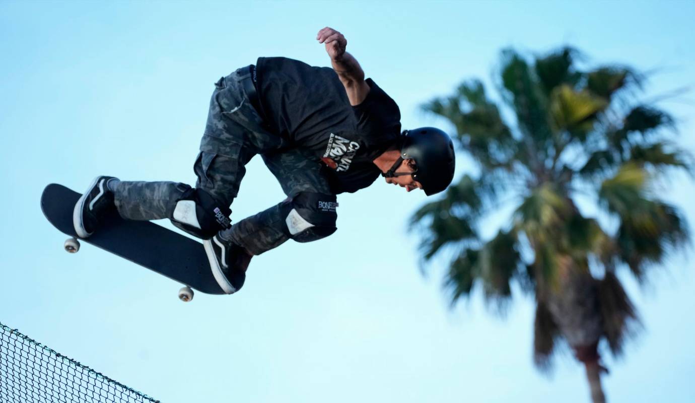 Tony compartió con los amantes de esta disciplina en lugares como el Skate Park del Puente de la 4 Sur haciendo piruetas y mostrando su gran capacidad sobre la tabla. Foto: GETTY