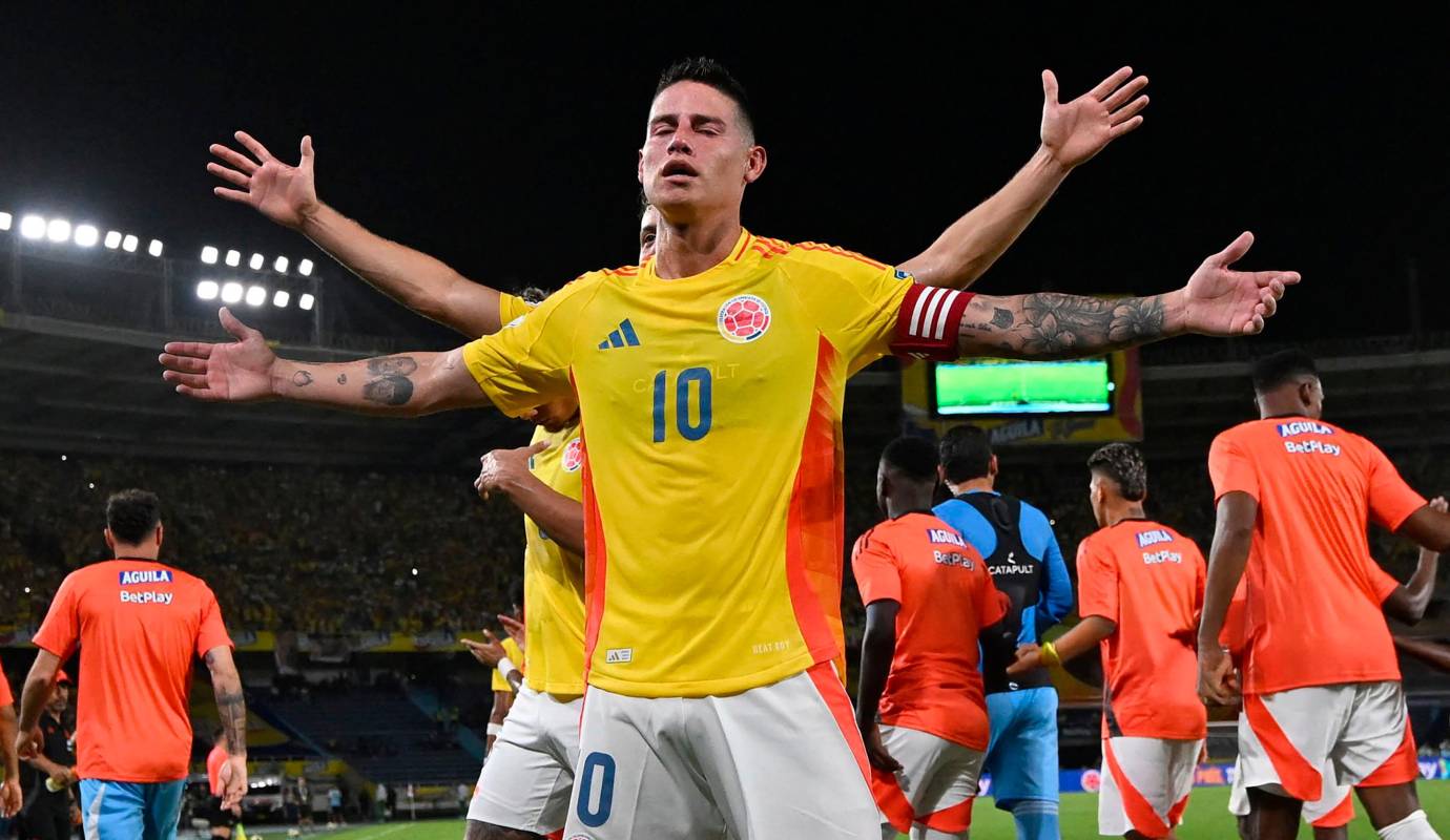 El primer gol llegó gracias al capitán James Rodríguez, quien abrió el marcador con un remate preciso que desató la euforia en las tribunas Foto: AFP