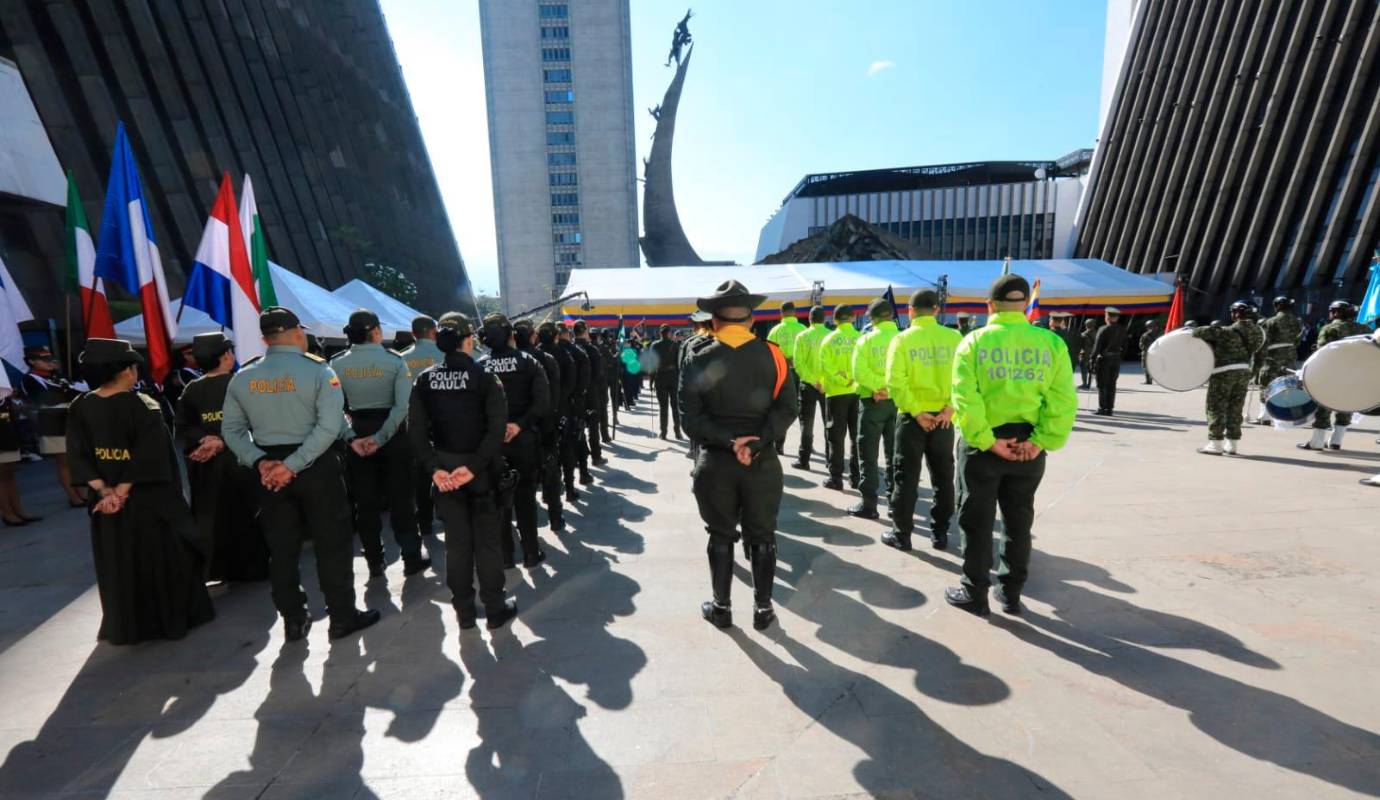 Aunque la ausencia del desfile militar pudo haber sido una decepción para algunos, la ciudad ofreció diversas actividades culturales y recreativas para celebrar el Día de la Independencia. Parques, plazas y centros culturales de Medellín fueron escenarios de eventos que incluyeron música, danza y exposiciones, permitiendo a los ciudadanos disfrutar y celebrar en comunidad. Foto: Esneyder Gutiérrez