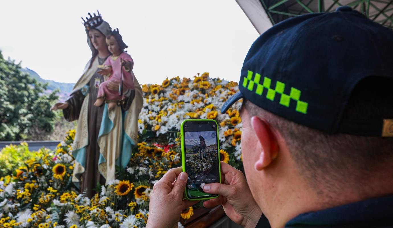 La Virgen del Carmen también es la patrona de la Policía Nacional, el Ejército Nacional y los bomberos en Colombia. Foto: Manuel Saldarriaga Quintero.