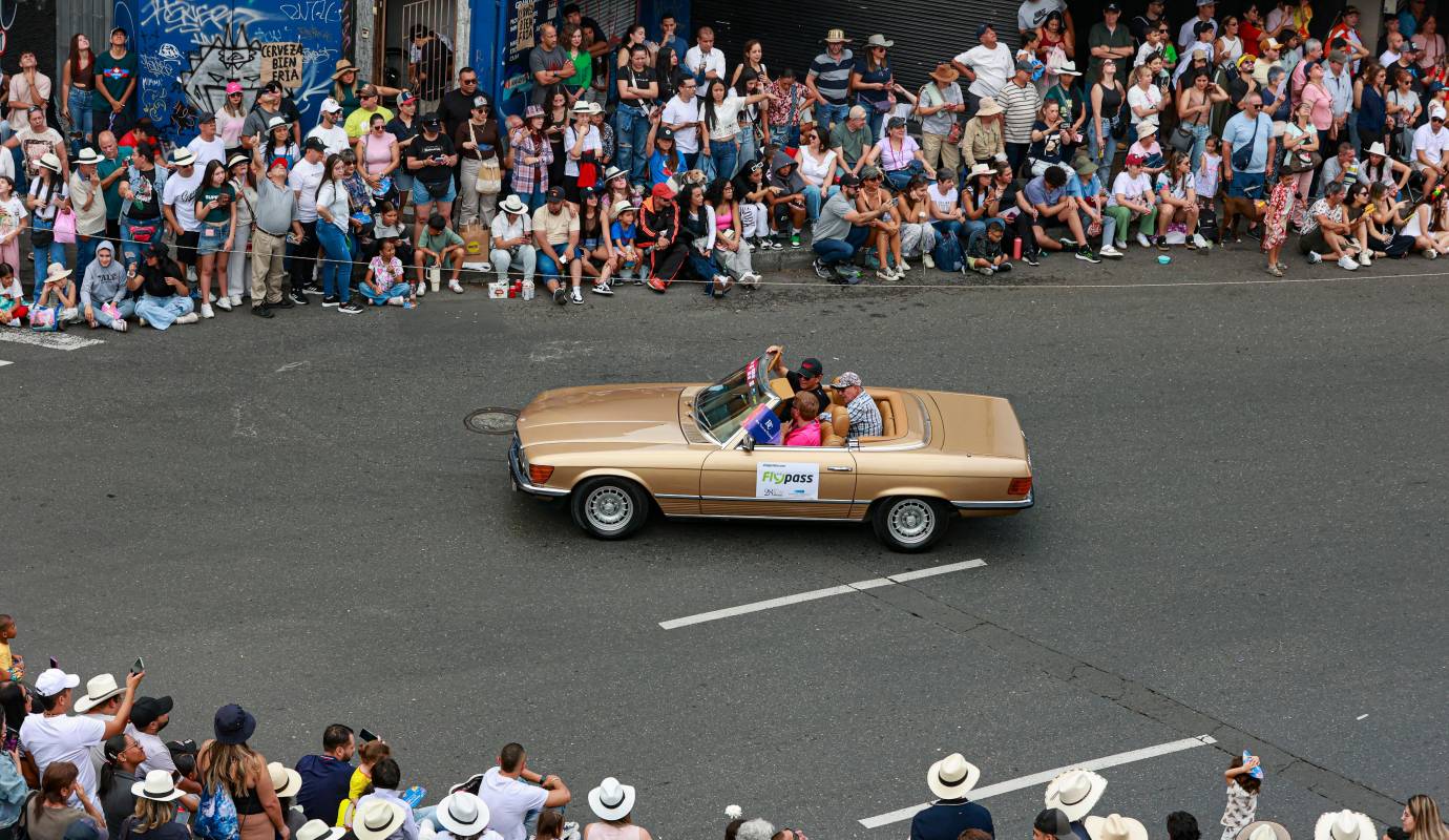 Este evento no solo celebra la mecánica y el diseño, sino que también es una oportunidad para reconectar con la historia familiar, recordar los viajes en grupo, las anécdotas del pasado y el legado cultural que representan estos vehículos. Foto: Manuel Saldarriaga Quintero.
