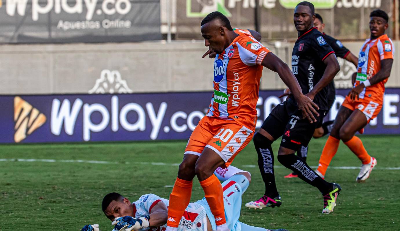  En la segunda parte, el local salió a buscar el empate, pero únicamente llegó al final, en el tiempo de descuento, en la otra jugada que generó polémica. Foto: Carlos Velásquez