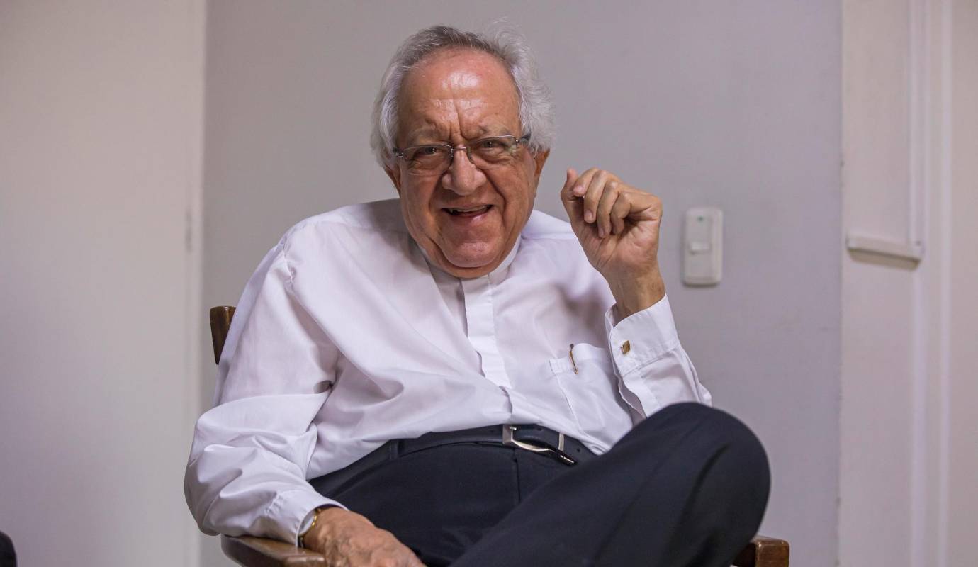 Formado en las labores del campo desde pequeño, trabajando codo a codo con sus hermanos en fincas ganaderas, de cacao y café ubicas en el Suroeste antioqueño, durante los primeros años de su vida Santamaría sintió el llamado al sacerdocio, ingresando a los 11 al seminario menor de Jericó. Foto: Carlos Velásquez