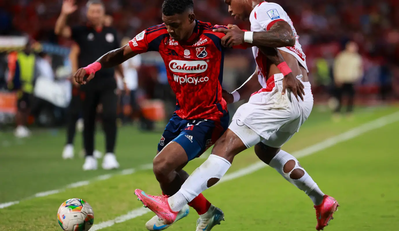 El partido transcurrió con la tensión propia de una instancia definitiva, con ambos equipos midiendo fuerzas y buscando el momento oportuno para golpear. Foto: Manuel Saldarriaga Quintero.