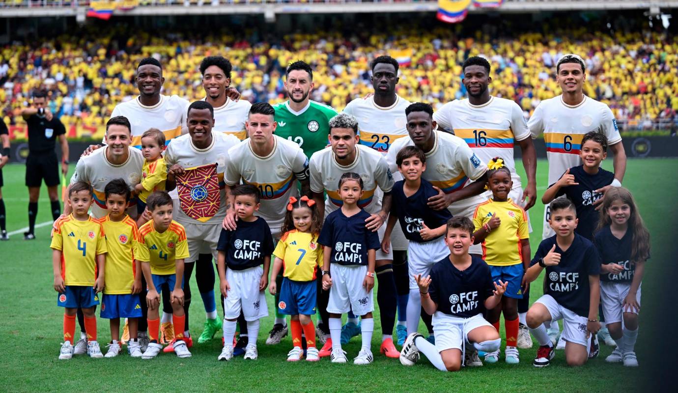 La selección Colombia exhibió un juego vistoso y efectivo para golear a Chile en el marco de la celebración de los 100 años de la Federación Colombiana de Fútbol. Foto: AFP