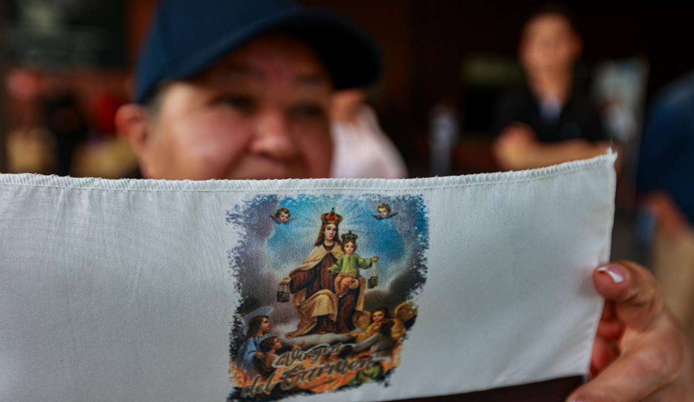 La elección de la Virgen del Carmen como patrona de los conductores y transportadores se basa en la creencia en su capacidad de brindar protección e intercesión en situaciones de peligro. Foto: Manuel Saldarriaga Quintero.