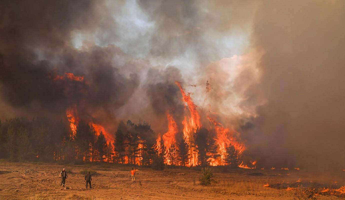 El fuego, que comenzó ayer en una zona de pasto seco, se ha extendido rápidamente debido a las condiciones climáticas y la vegetación seca. Foto GETTY