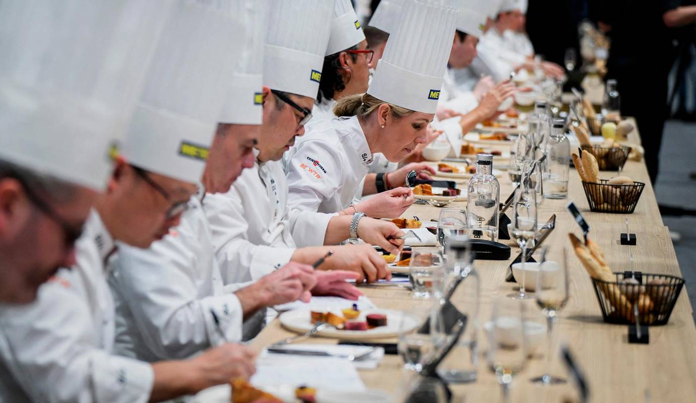 El concurso, inspirado por el legendario chef Paul Bocuse, reúne cada año a las mentes más brillantes de la gastronomía internacional. Foto: AFP
