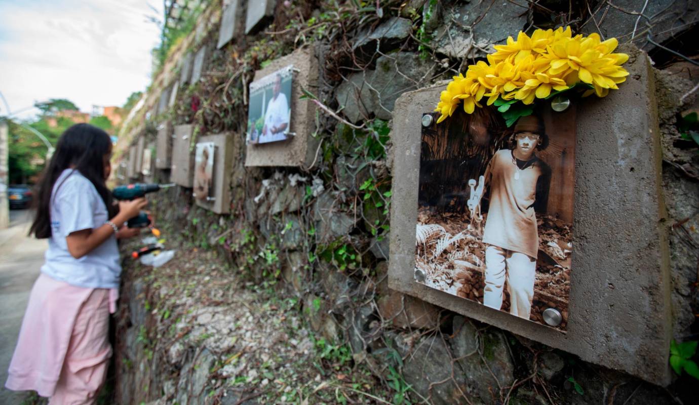 Uno de los rostros del Memorial de las Ausencias es Miguel Ángel Marín, asesinado en la Comuna 13 en 2020. Foto: Esneyder Gutiérrez