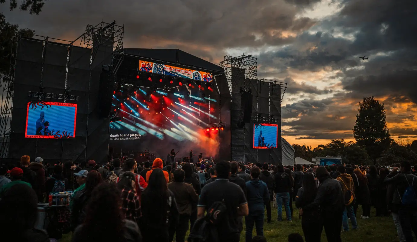 Organizado por el Instituto Distrital de las Artes – Idartes, el festival reunió a 56 agrupaciones entre bandas distritales, nacionales e internacionales, destacando la diversidad musical y el fortalecimiento de la memoria cultural de la ciudad. Foto: GETTY