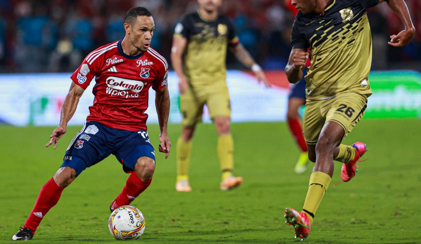 Otra de las buenas noticia que dejó este partido para el conjunto paisa fue que Ánderson Plata volvió a celebrar después de cinco meses con la camiseta del Medellín. La última vez que lo había hecho fue el 10 de octubre de 2023 cuando el cuadro rojo venció al Once Caldas en Manizales. Foto: Manuel Saldarriaga Quintero.