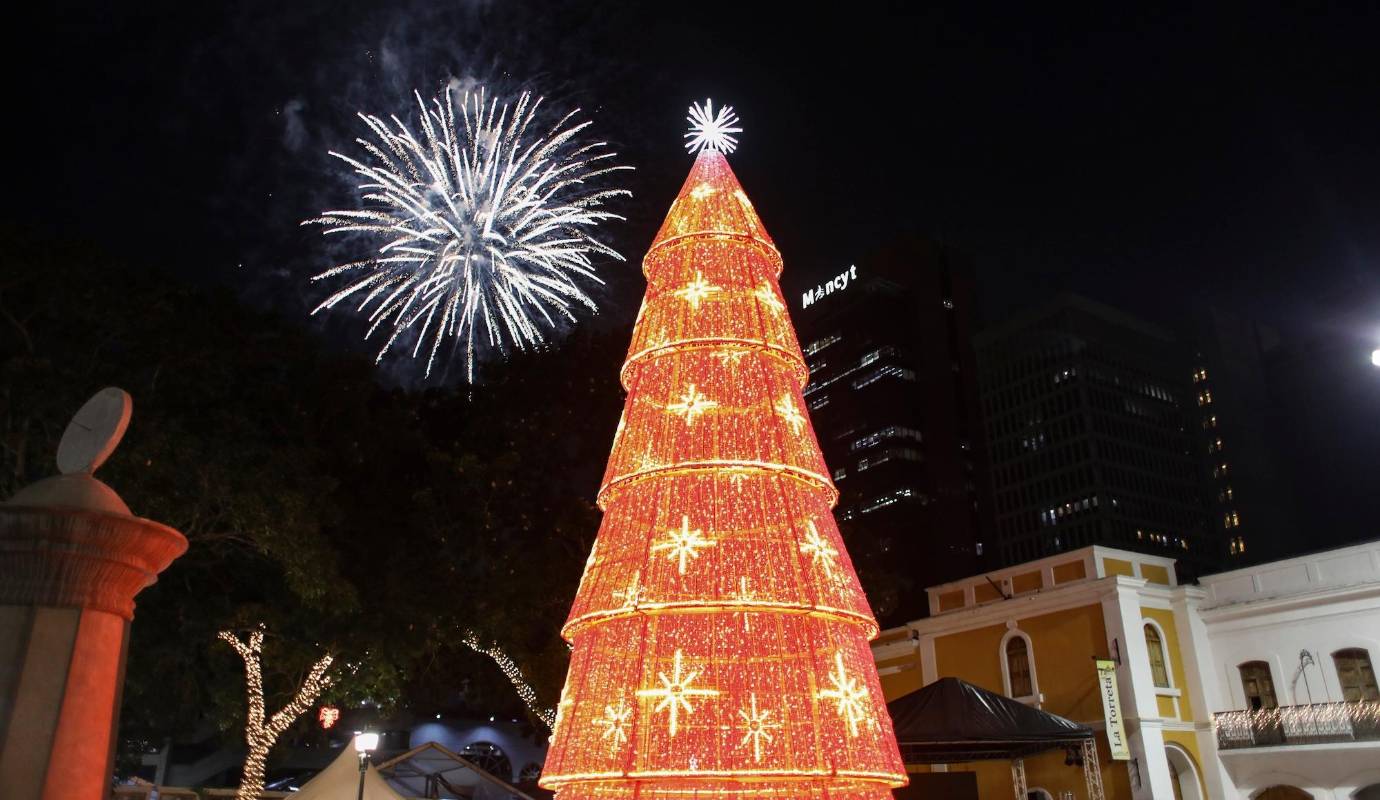 El fenómeno de la Navidad adelantada es un intento visible del gobierno por inyectar un sentido de normalidad y promover el consumo en una nación golpeada por años de crisis económica. Foto: GETTY