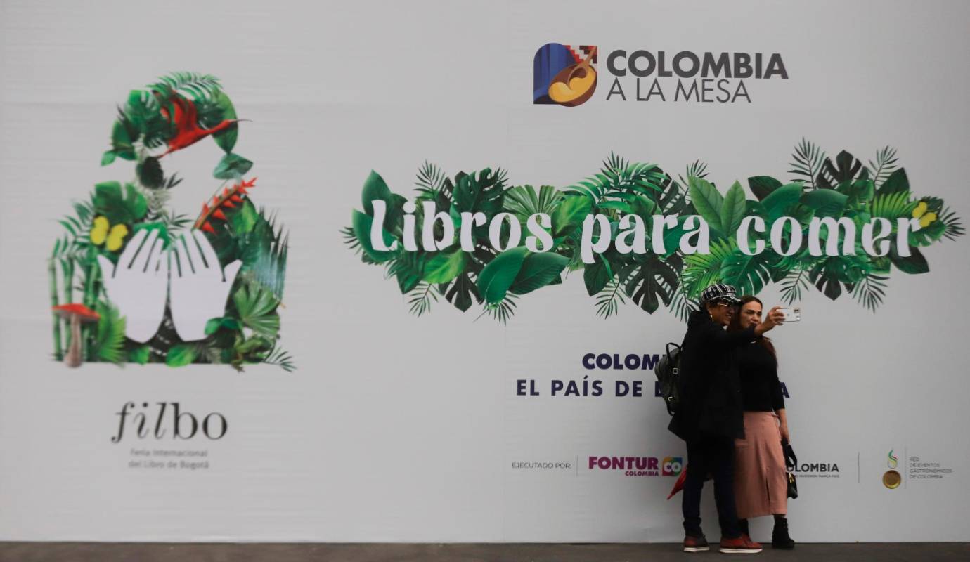  Este evento es una oportunidad única para sumergirse en el mundo de la literatura, conocer nuevas obras y compartir la pasión por los libros. La Feria Internacional del Libro 2024 es un espacio inspirador y enriquecedor para todos los amantes de la lectura y la escritura. Foto: Colprensa