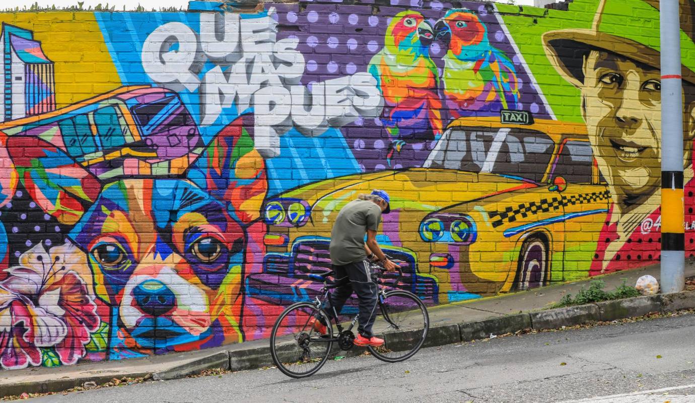 Las imágenes evocan lugares, personalidades (como Fernando Botero en la foto o también Carlos Gardel que representa la afición tanguera de la ciudad) y formas icónicas de la cultura paisa. Foto: Esneyder Gutiérrez 