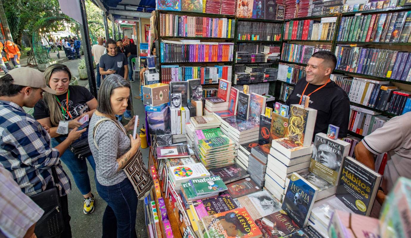 Entre el viernes 24 y el domingo 26 de mayo, los habitantes de Medellín y demás visitantes disfrutarán de la programación cultural, literaria, educativa y artística que trae la 18.ª Feria Popular Días del Libro. Fotos: Esneyder Gutiérrez