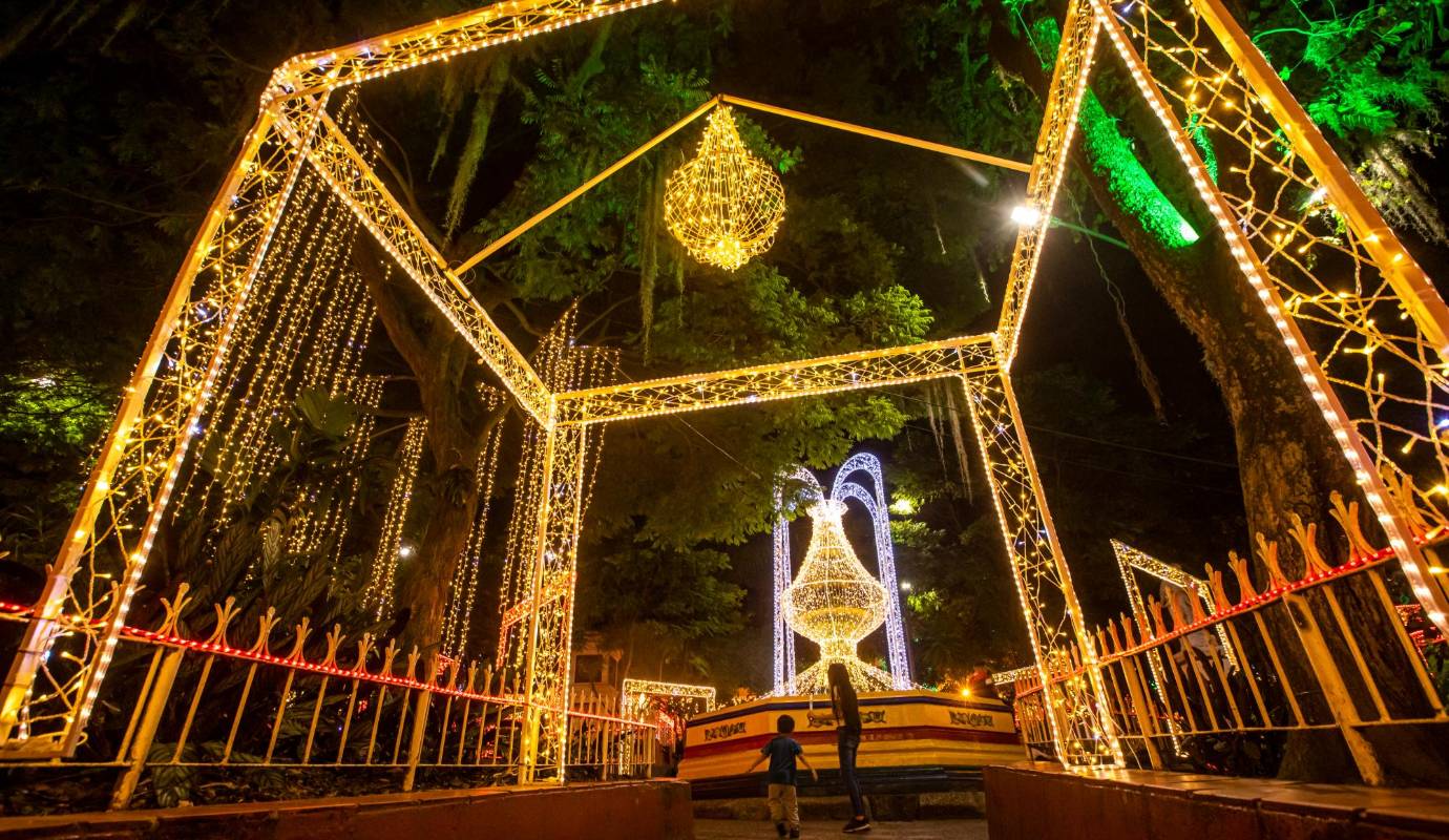 Desde el encendido del alumbrado el pasado 8 de diciembre se vive un ambiente de fiesta en el municipio. Foto: Carlos Velásquez