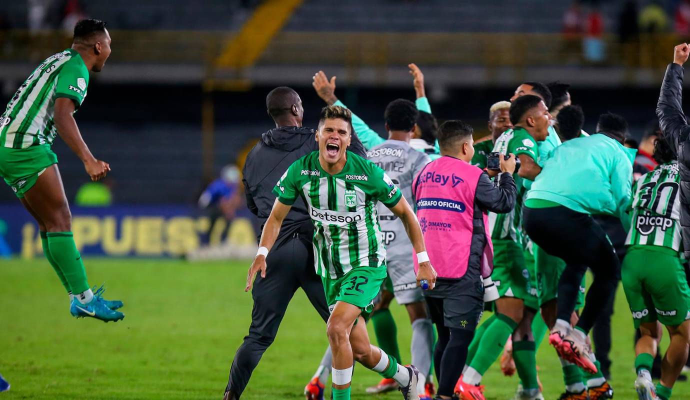 Atlético Nacional selló su paso a la gran final de la Liga Betplay II-2024 con una contundente victoria de 0-3 frente a Independiente Santa Fe, en un partido disputado este domingo en el estadio El Campín de Bogotá. Foto: Colprensa