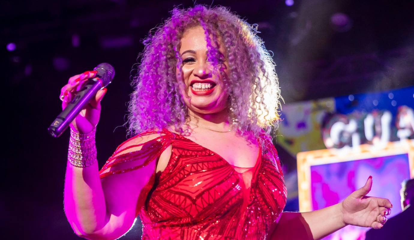 La cantante cubana Yoamis prendió la fiesta interpretando la canciones más representativas de la gran Celia Cruz. Foto: Carlos Velásquez