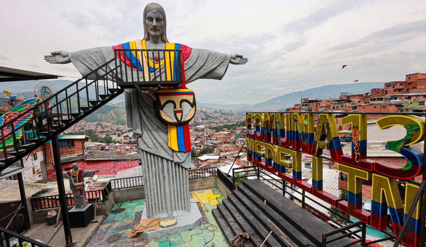 Con sus 11 metros de altura, esta obra no solo se convierte en la más grande de su tipo en Latinoamérica, sino que también representa un hito en la innovación tecnológica y un símbolo de la transformación de la ciudad. Foto: Manuel Saldarriga Quintero.