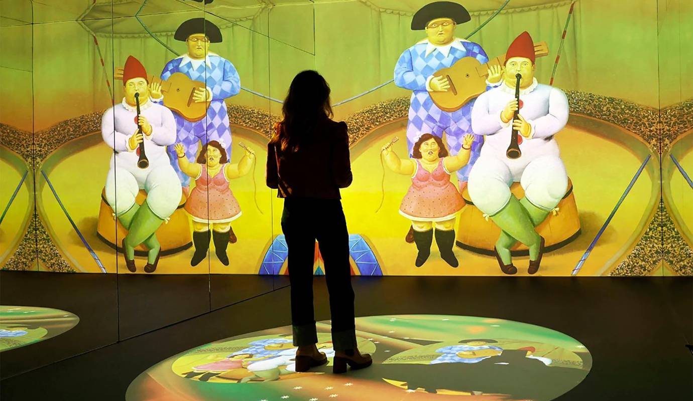 Esta muestra, que se extenderá hasta el 20 de julio, reúne más de 110 obras del reconocido artista colombiano, ofreciendo un recorrido completo por su prolífica carrera. Foto: AFP