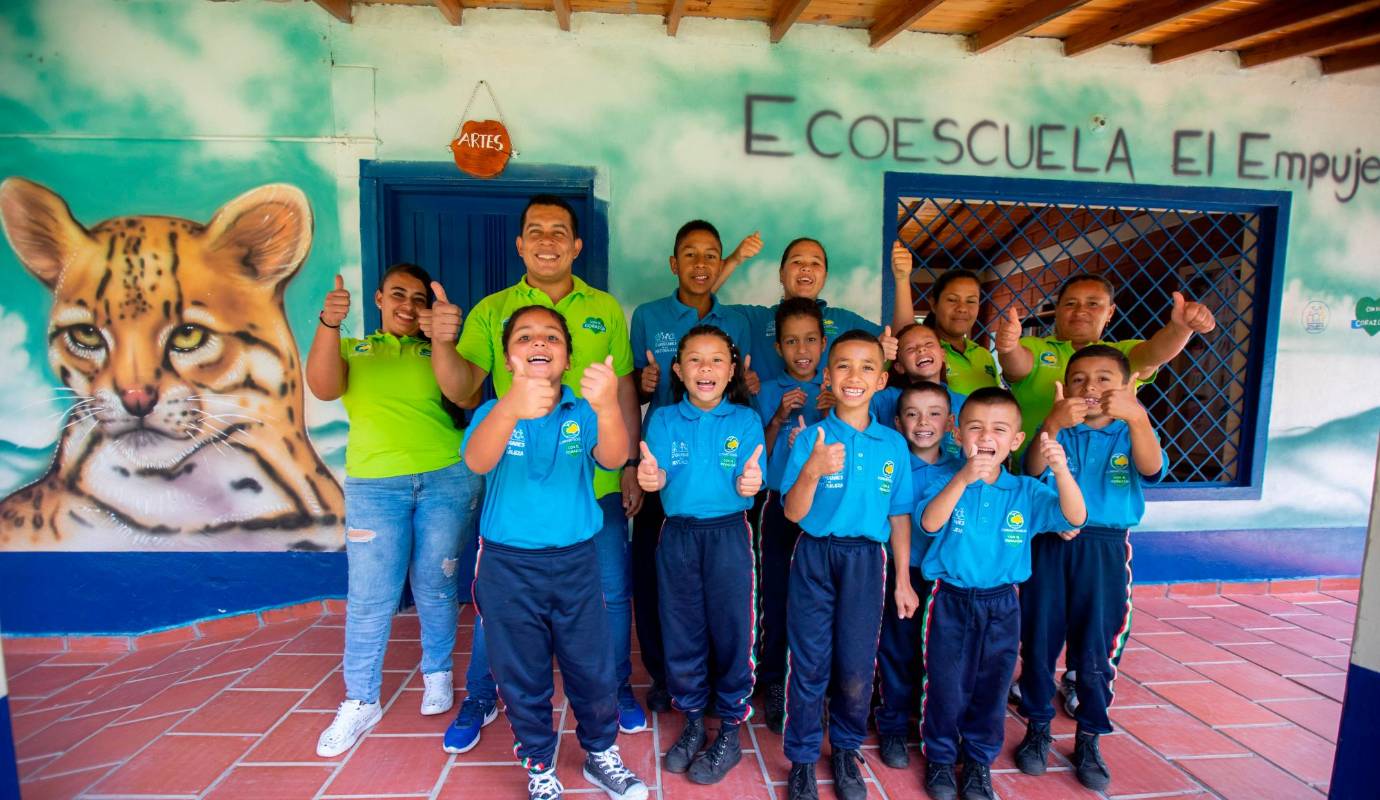 En la Ecoescuela El Empuje, patrocinada por Corantioquia, ubicada en el Suroeste antioqueño, se llevan procesos de compostaje, reciclaje, siembra de productos y se enseña la importancia del medio ambiente, su cuidado y conservación. Foto: Esneyder Gutiérrez 