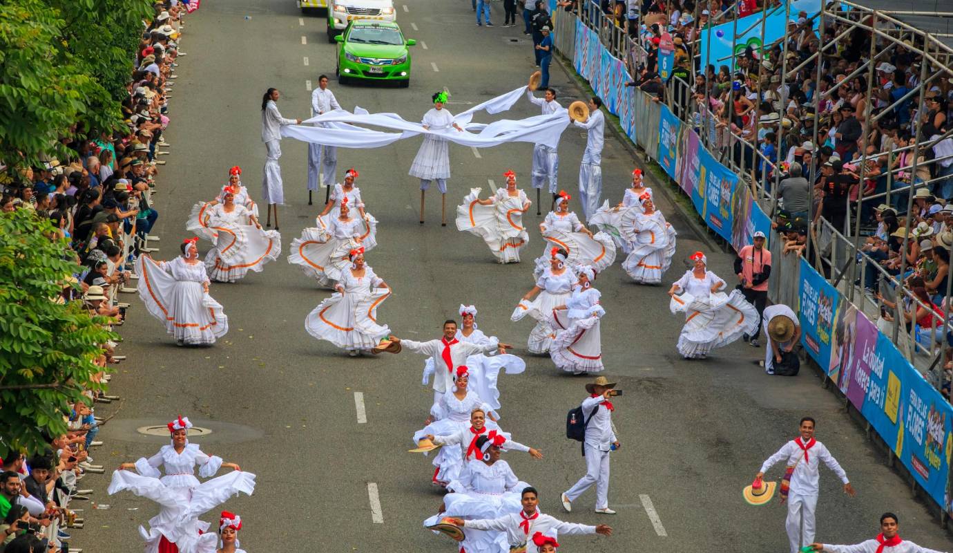 En la Feria de las Flores de Medellín se realizó por primera vez el desfile de carrozas y comparsas ‘Avenida Primavera: Calles, Ritmos y Flores’. Foto: Camilo Suárez Echeverry