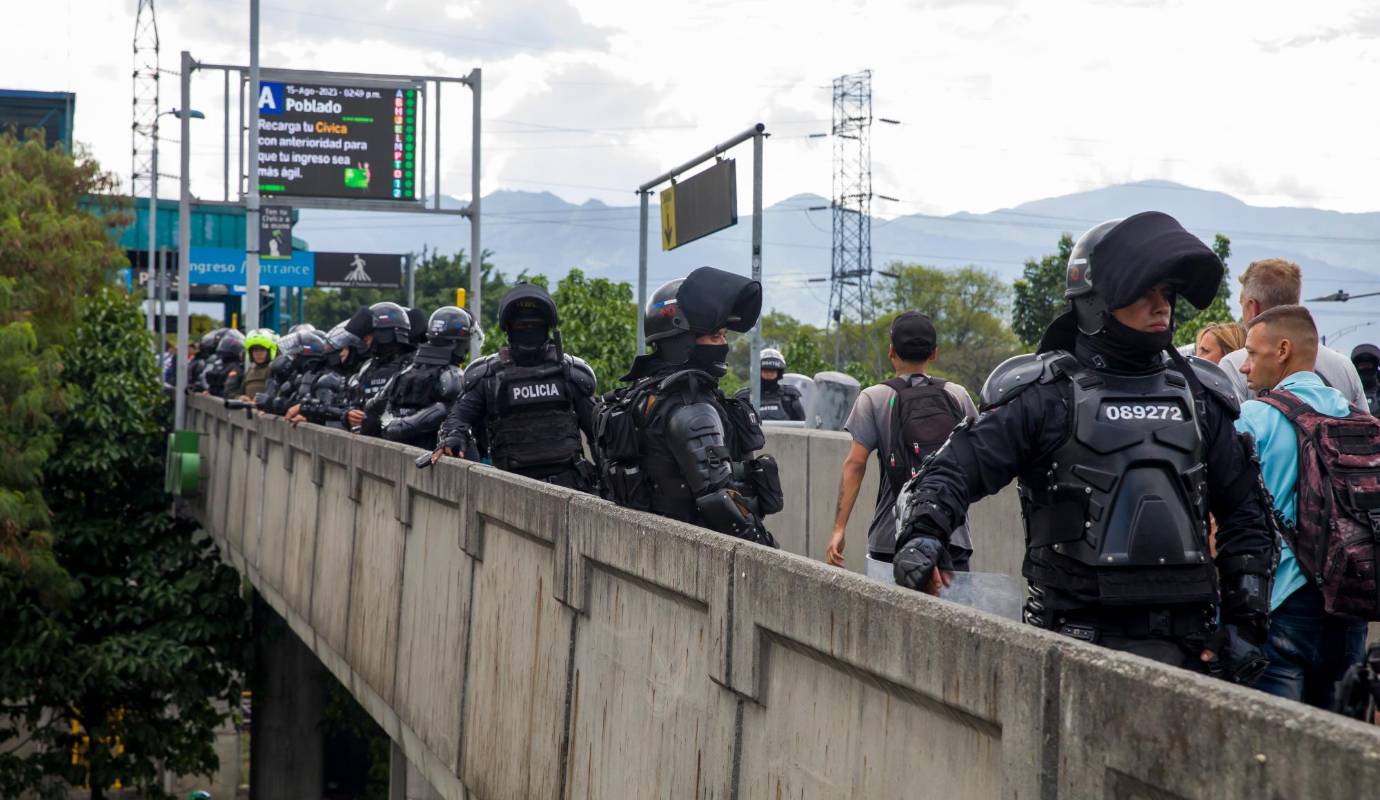 A pesar de los desórdenes, el Metro decidió mantener abierta la Estación Poblado. Foto: Carlos Velásquez