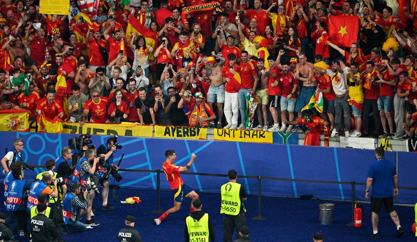 Con goles de Nico Williams y Mikel Oyarzábal, la Roja logró la victoria en Berlín. De poco sirvió el empate transitorio que consiguió Cole Palmer para los británicos.Foto: Getty