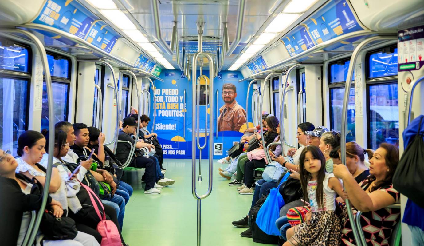 El Tren de la Salud Mental es un paso importante hacia la desestigmatización de la salud mental y la promoción del bienestar emocional. Al llevar el mensaje de salud mental a un espacio público y masivo como el Metro, se busca llegar a un mayor número de personas y fomentar una cultura de cuidado de sí mismo. Foto: Camilo Suárez Echeverry