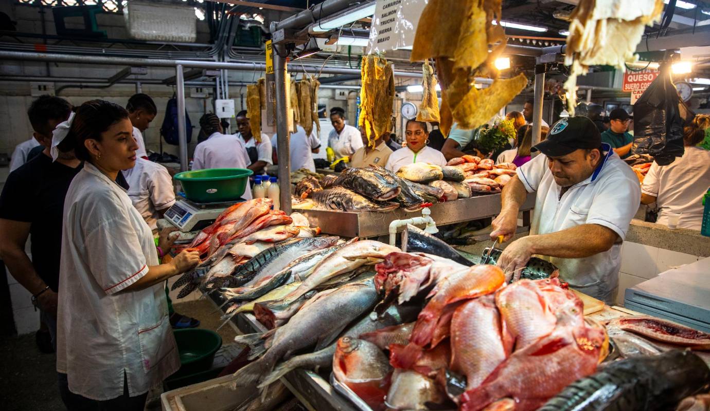 Medellín no es ajena a esa vieja costumbre. Fenalco sostuvo que su encuesta reveló que 49% de los ciudadanos de la capital antioqueña seguirá comiendo carnes rojas, mientras que 44% sí cumplirá con la vigilia. Solo 7% no ha pensado en si lo hará o no. Foto: Carlos Velásquez