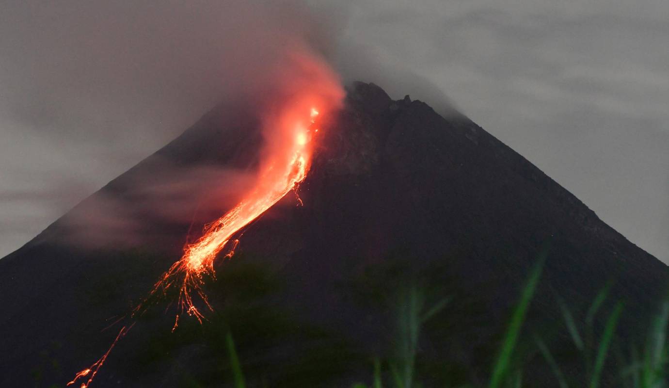 El pasado 3 de diciembre del 2023 el volcán había hecho erupción. El Merapi, es el volcán más activo y peligroso de Indonesia. Foto: GETTY
