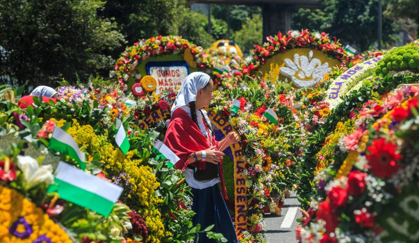 Con una vibrante mezcla de flores, música y cultura, Medellín cerró su feria con broche de oro, dejando un grato recuerdo en los corazones de todos los asistentes. Foto: Camilo Suárez Echeverry