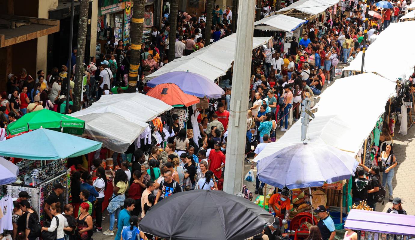 Las congestiones obedecen al inicio del segundo ciclo de pagos de ese programa del Gobierno Nacional. Foto: Manuel Saldarriaga Quintero.