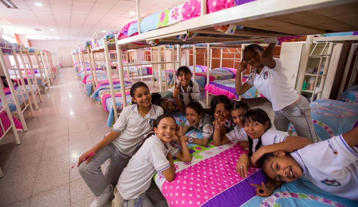  Jóvenes que hacen parte de la sede bachillerato de la Fundación Hogares San José, que abriga a 265 niñas. Foto: Carlos Velásquez