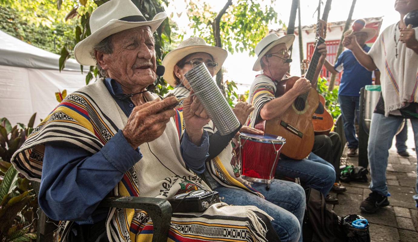 Artistas animan a los visitantes con música vieja típica de los antioqueños. Foto: Carlos Velásquez