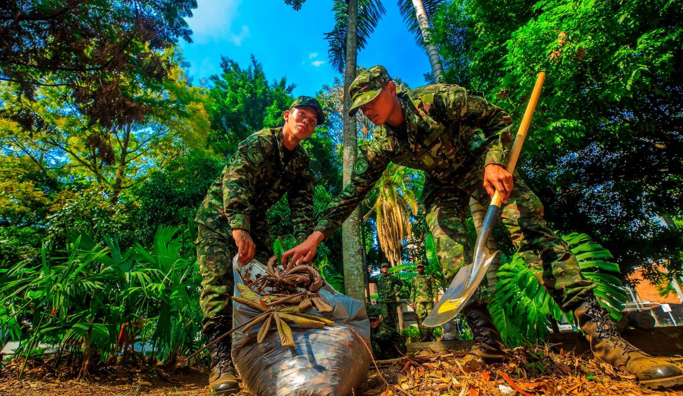 Esta iniciativa tuvo como objetivo limpiar, recuperar y embellecer este corredor comercial y artístico. Foto: Camilo Suárez Echeverry