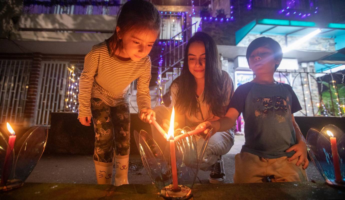 Hasta los más pequeños de Belén las Playas, bajo el cuidado de sus padres, participan de esta tradición de décadas. Foto: Carlos Velásquez
