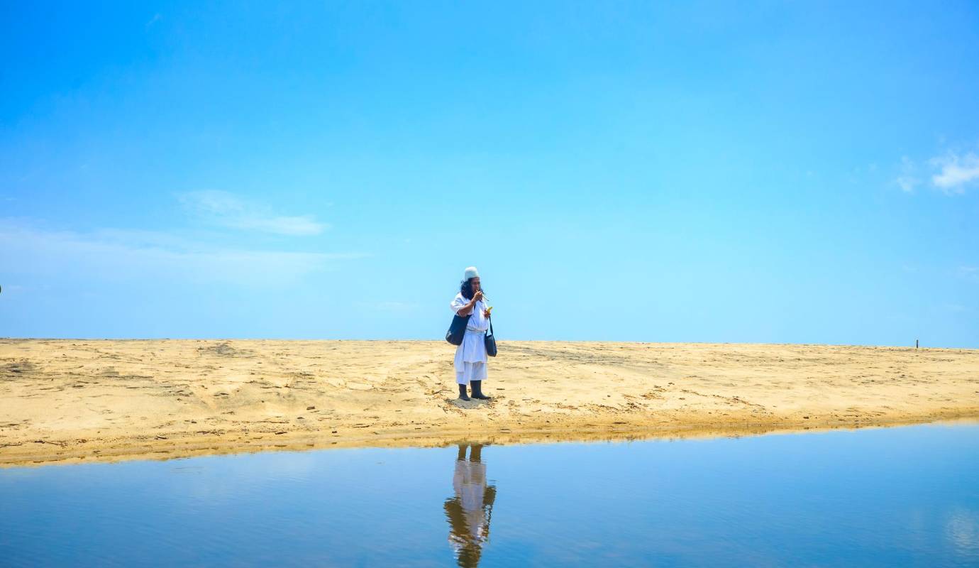 Los Mamos o sabios comienzan su aprendizaje desde la primera infancia, viviendo aislados y preparados individualmente por los mayores en las antiguas formas de conocimiento. Foto: Camilo Suárez Echeverry
